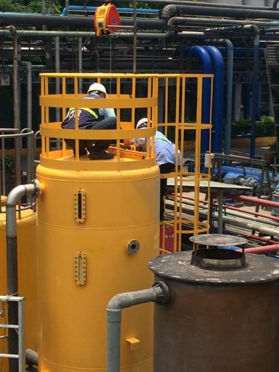 Yeson engineers installing a 2B3T deionizer tower on site