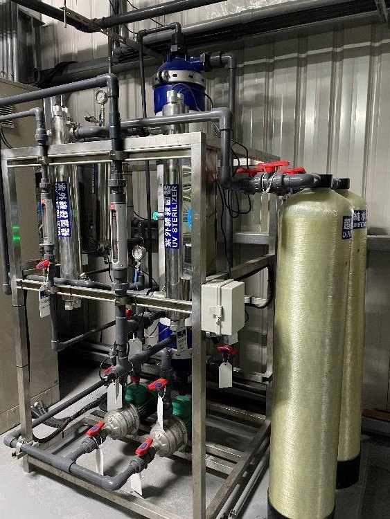 RO and CEDI ultrapure water skid supplying a contact lens production line